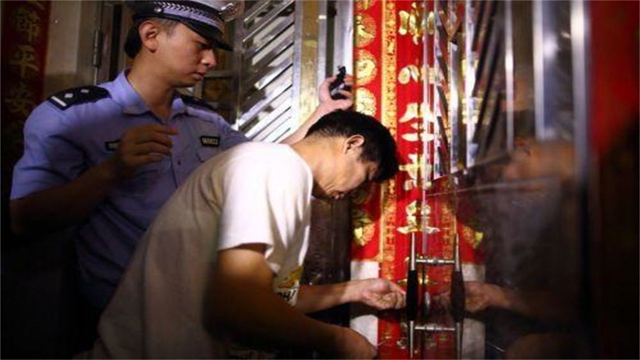 巴彦淖尔请开锁师傅开了锁后，师傅